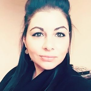 Meet your Posher, Elise